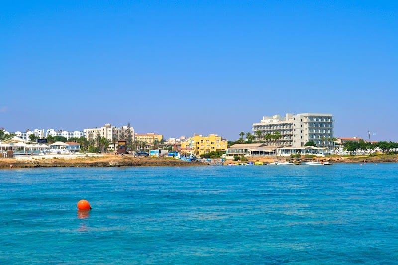 Παραλία Μικρή Περνέρα