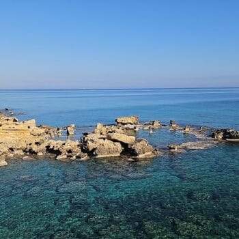 Pezounospilioi Beach