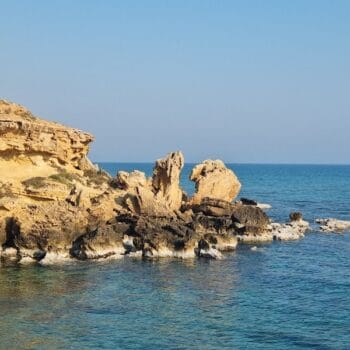 Pezounospilioi Beach