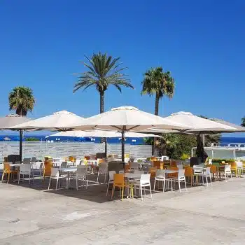 Zorbas am Meer