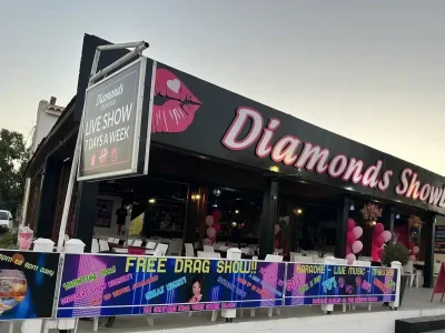 Diamonds Show Bar